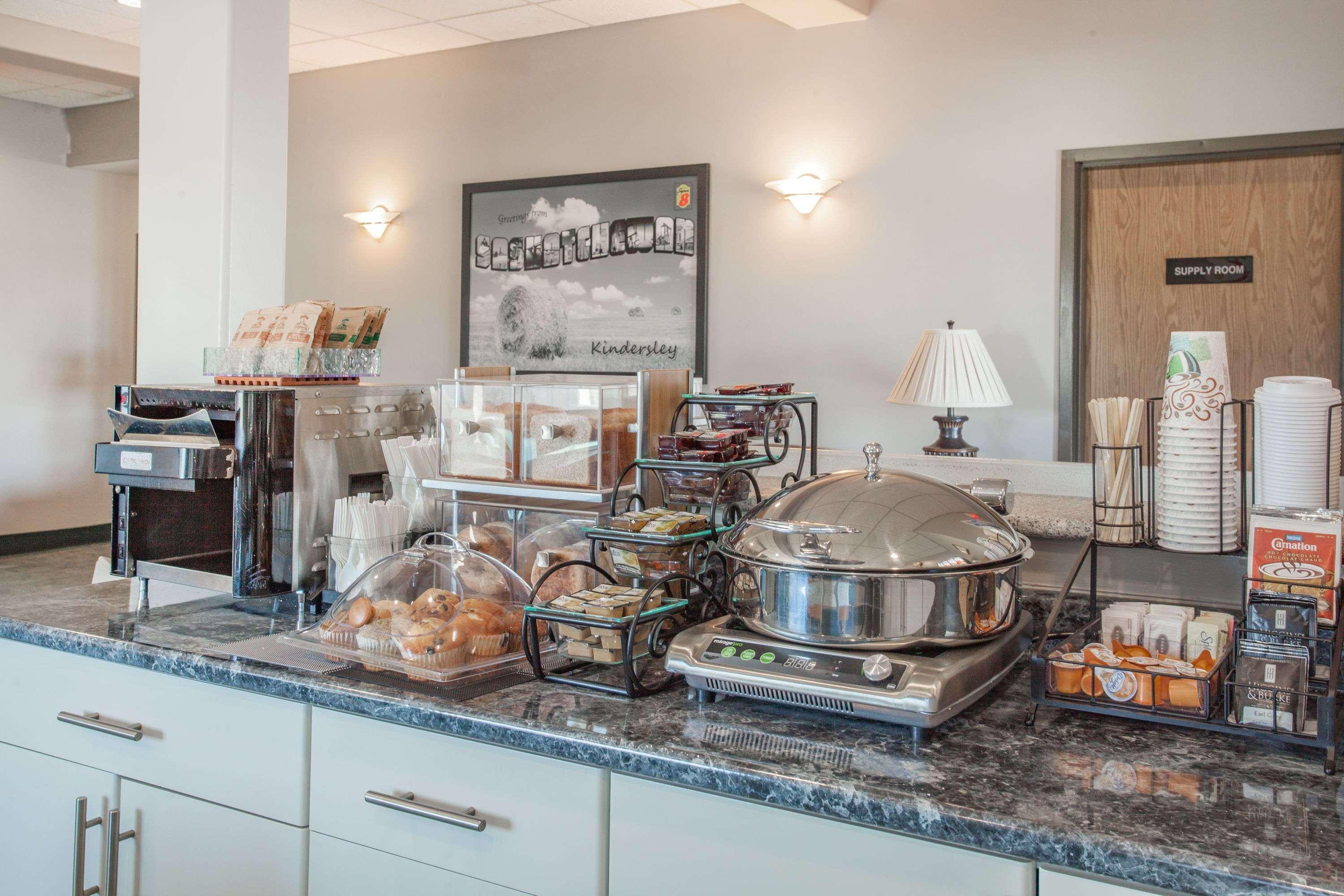 ซูเปอร์ 8 บาย วินด์แฮม เคินเดอร์สลีย์ Hotel Kindersley ภายนอก รูปภาพ