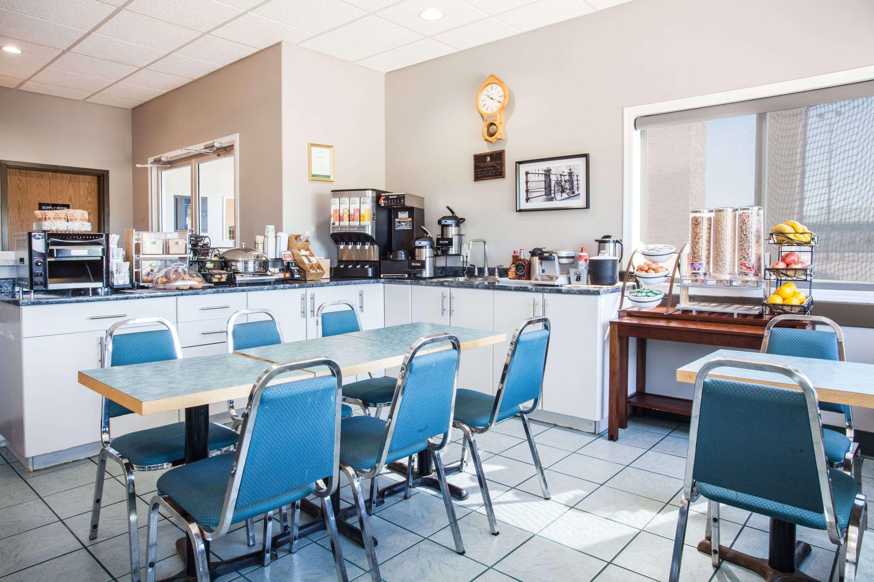 ซูเปอร์ 8 บาย วินด์แฮม เคินเดอร์สลีย์ Hotel Kindersley ภายนอก รูปภาพ