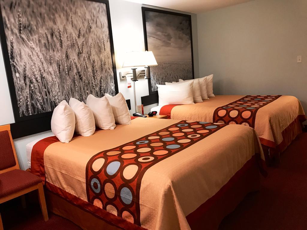 ซูเปอร์ 8 บาย วินด์แฮม เคินเดอร์สลีย์ Hotel Kindersley ภายนอก รูปภาพ