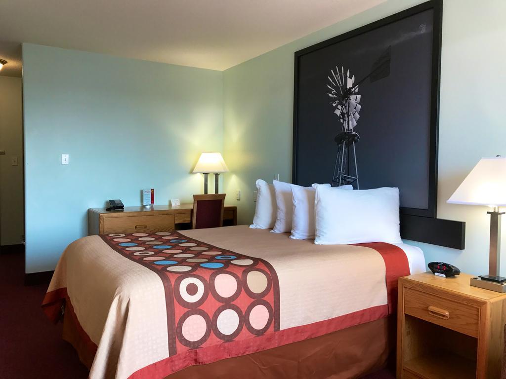 ซูเปอร์ 8 บาย วินด์แฮม เคินเดอร์สลีย์ Hotel Kindersley ภายนอก รูปภาพ