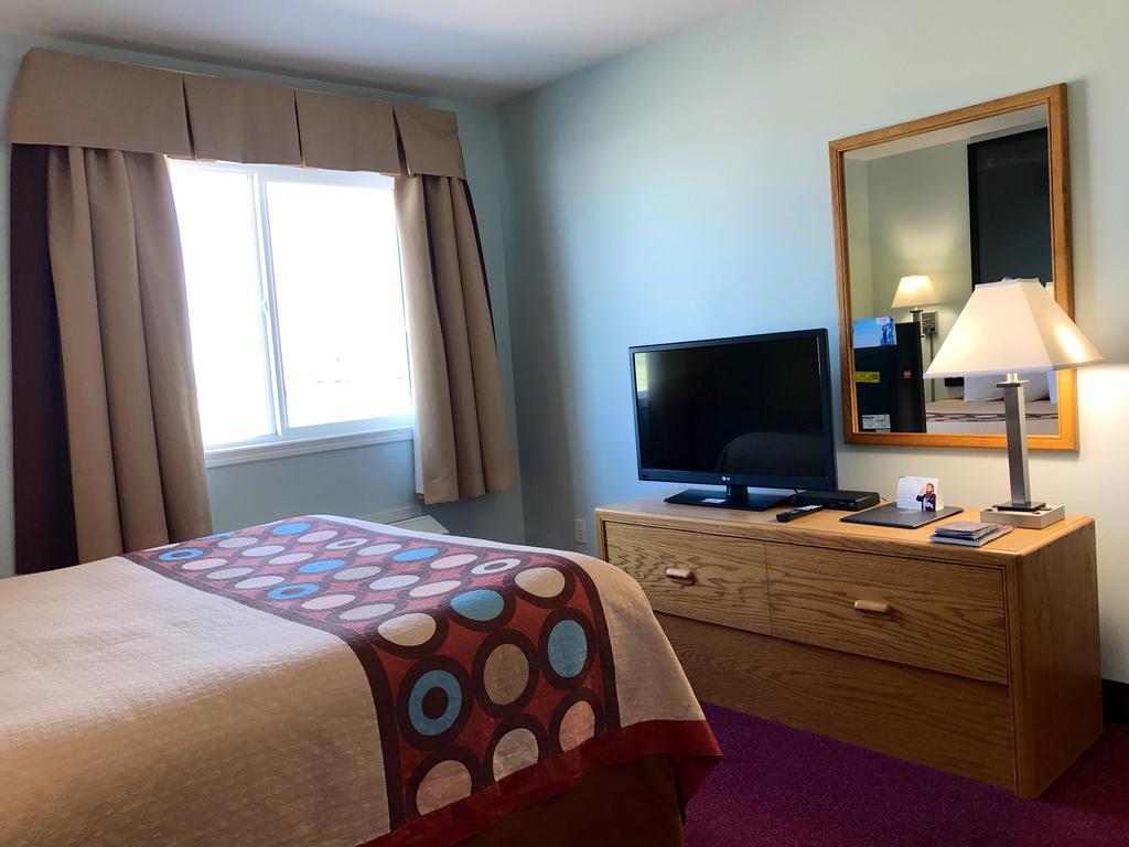 ซูเปอร์ 8 บาย วินด์แฮม เคินเดอร์สลีย์ Hotel Kindersley ภายนอก รูปภาพ