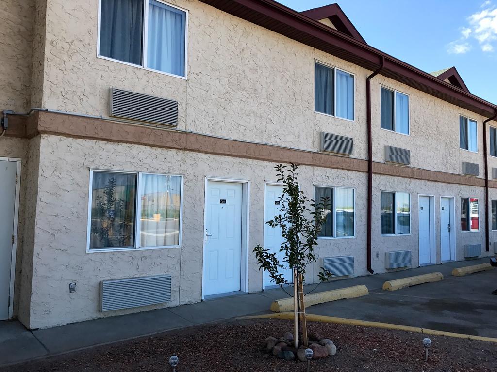 ซูเปอร์ 8 บาย วินด์แฮม เคินเดอร์สลีย์ Hotel Kindersley ภายนอก รูปภาพ